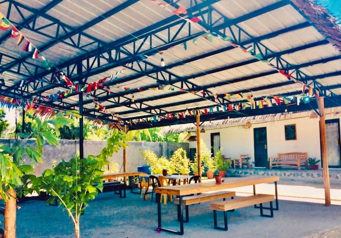 The Hangover Hostel Moalboal Exterior foto